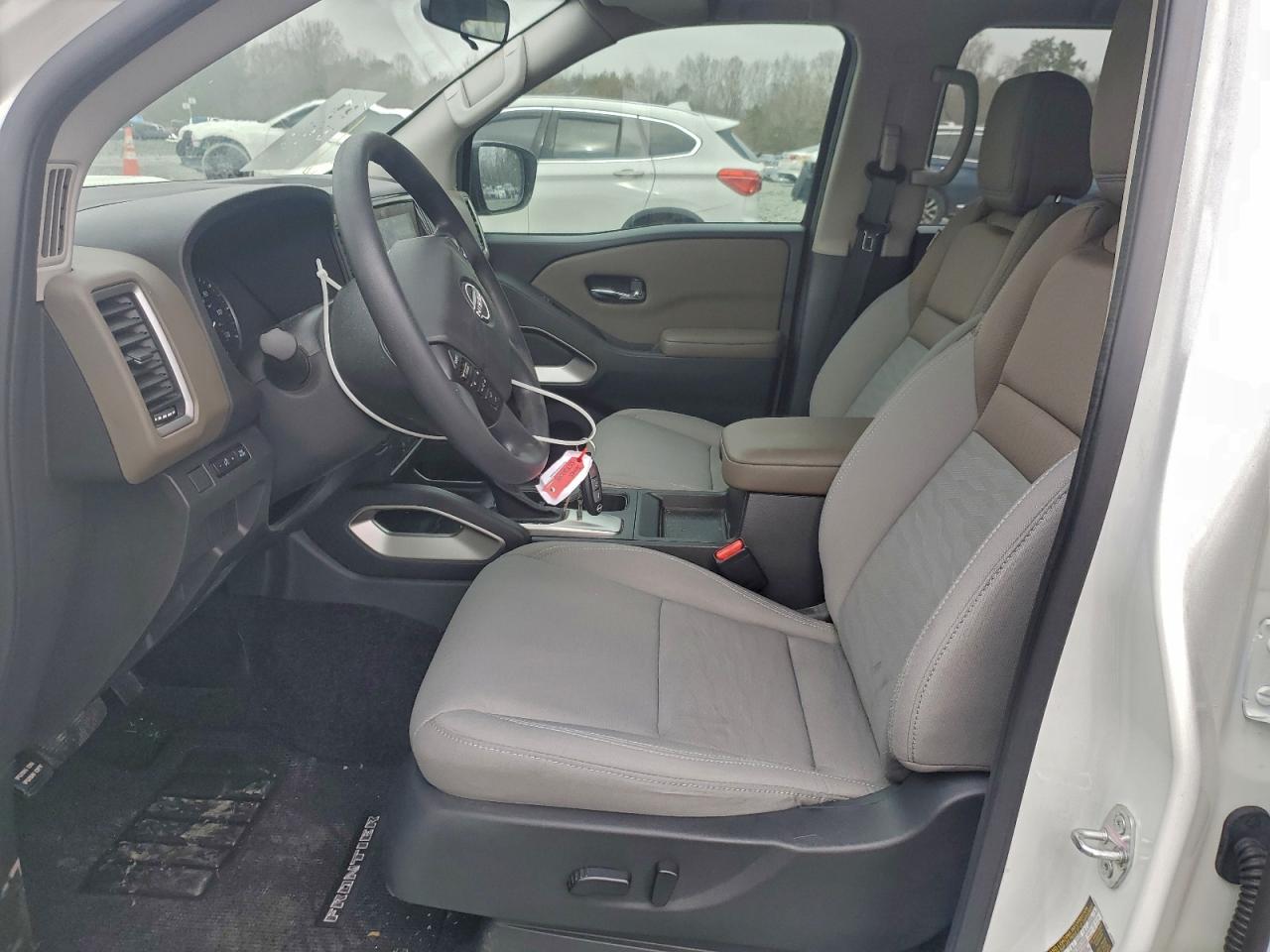 Nissan Frontier S Image 12