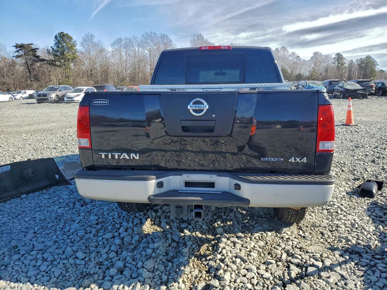 Nissan Titan S Image 2