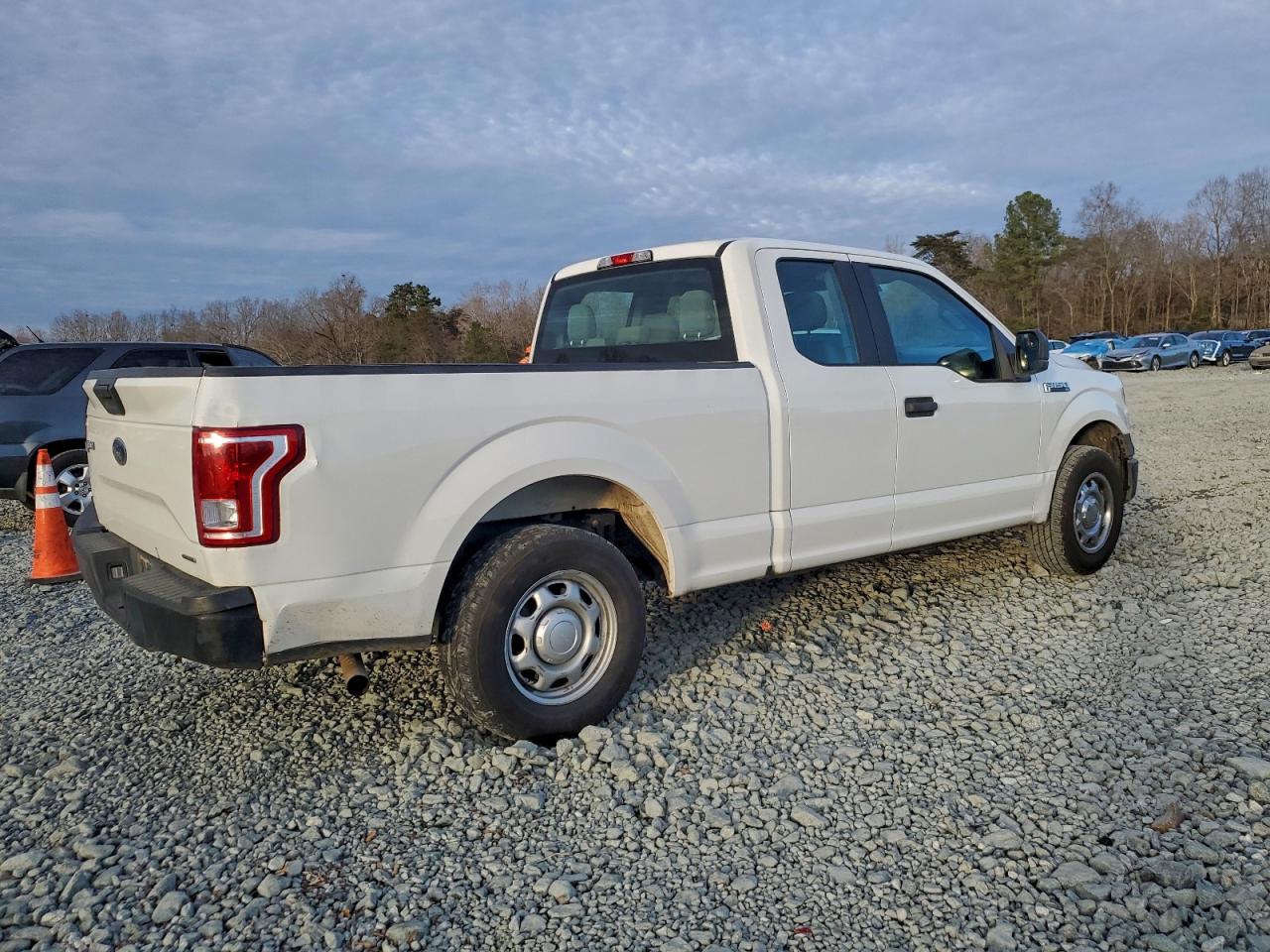 Ford F-150 Super Cab Image 6
