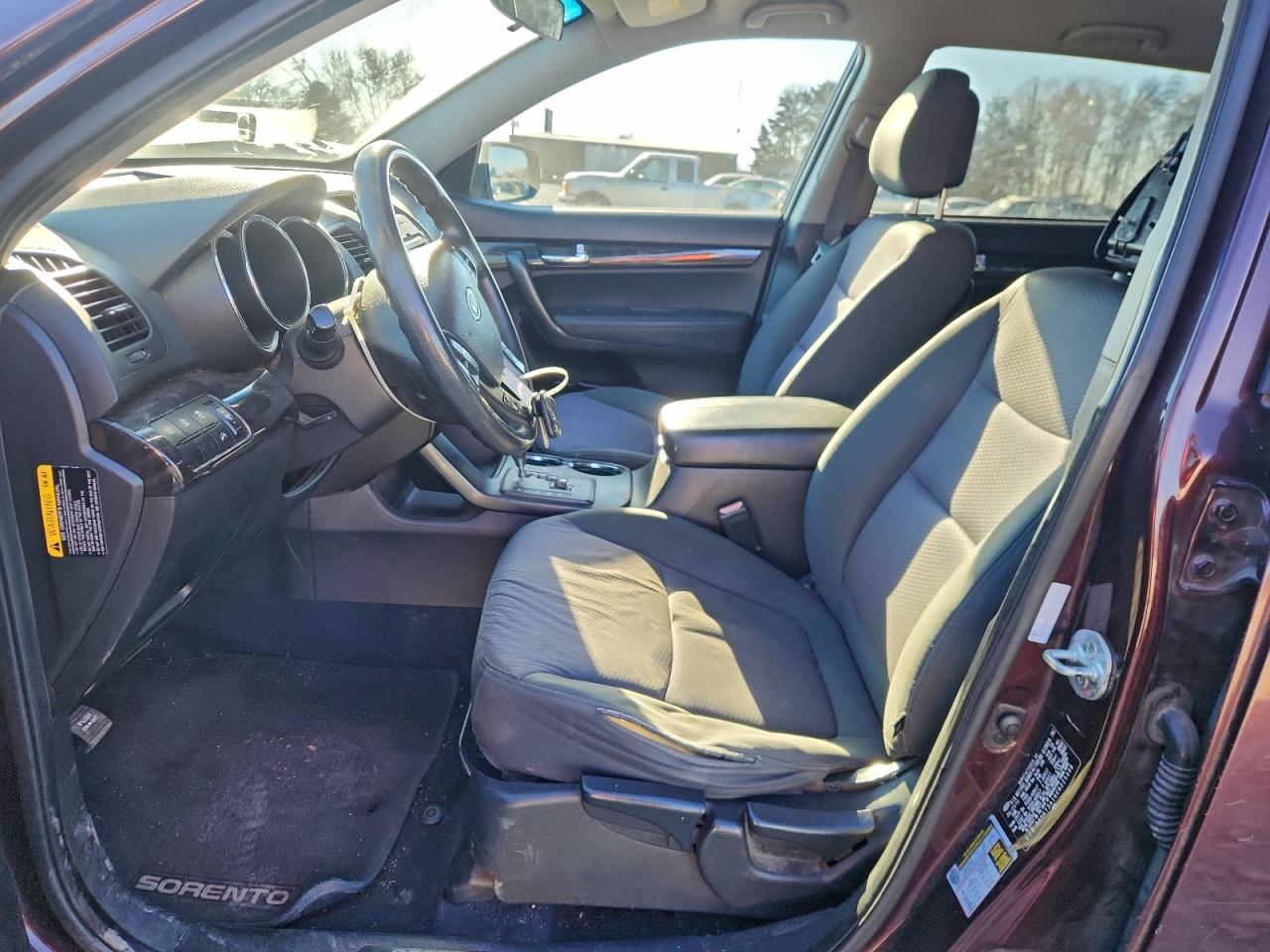 Kia Sorento Base Image 11