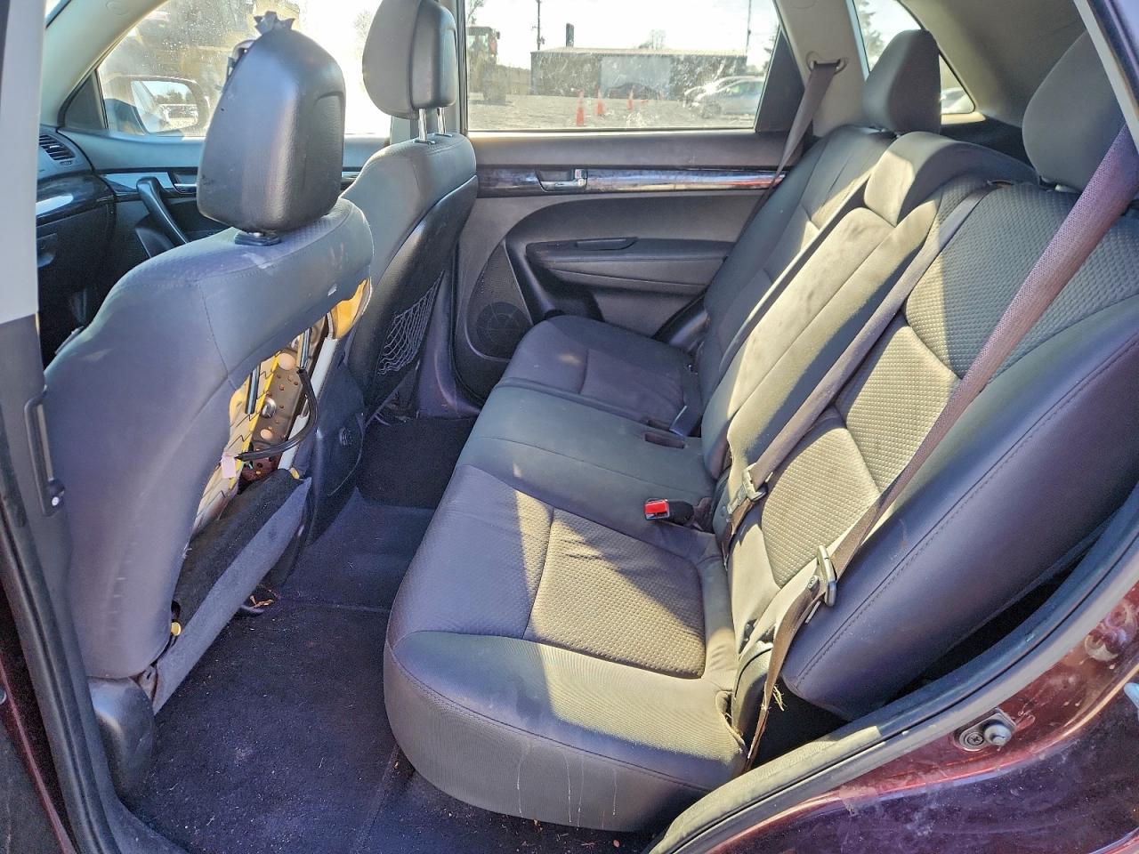 Kia Sorento Base Image 3