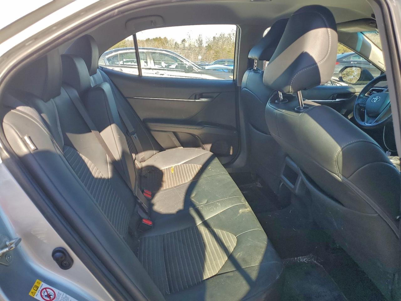 Toyota Camry L Image 11