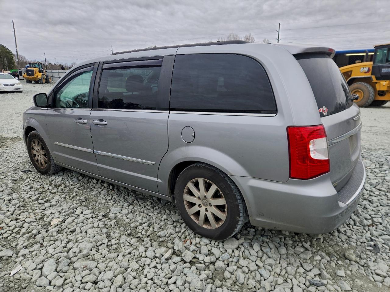 Chrysler Minivan Touring Image 3