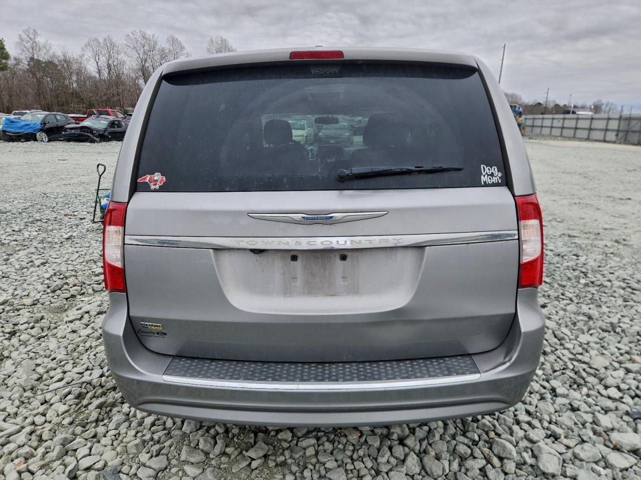 Chrysler Minivan Touring Image 12