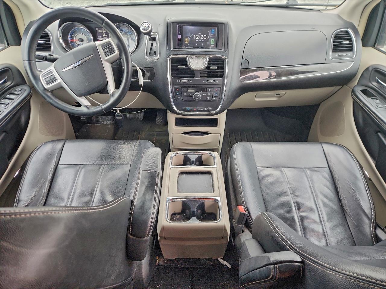 Chrysler Minivan Touring Image 2