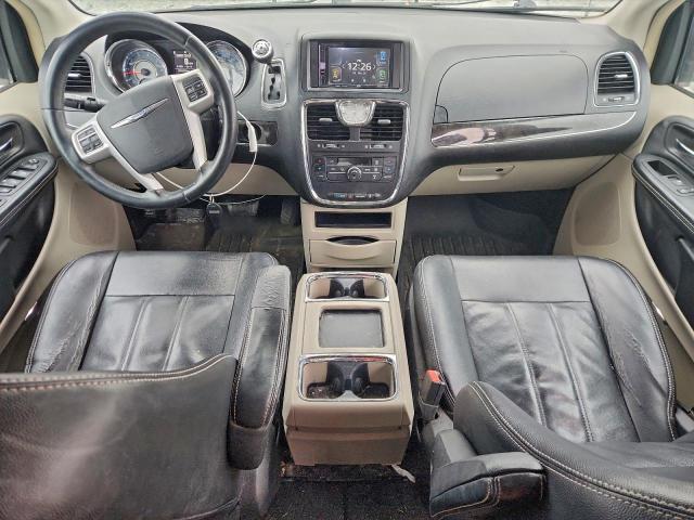 Chrysler Minivan Touring Image 2