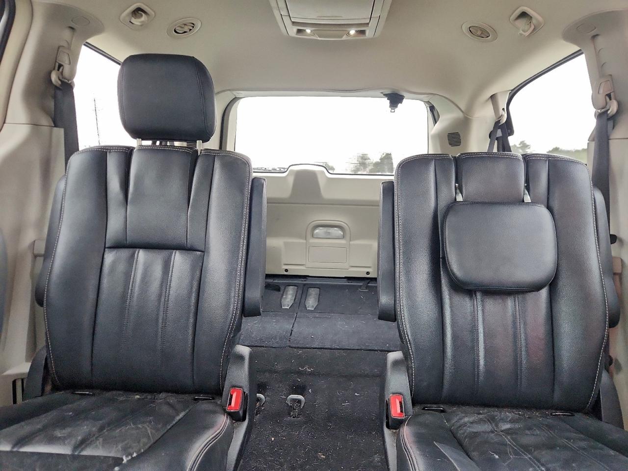 Chrysler Minivan Touring Image 5