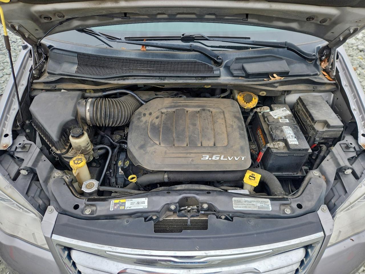 Chrysler Minivan Touring Image 13