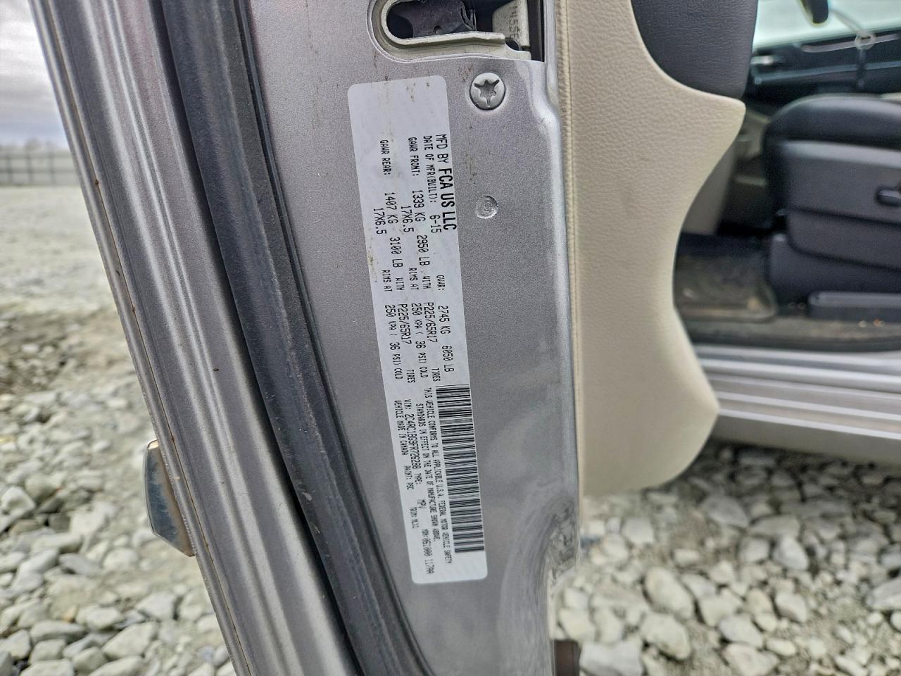 Chrysler Minivan Touring Image 6