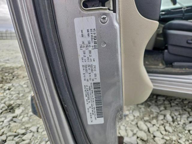 Chrysler Minivan Touring Image 6