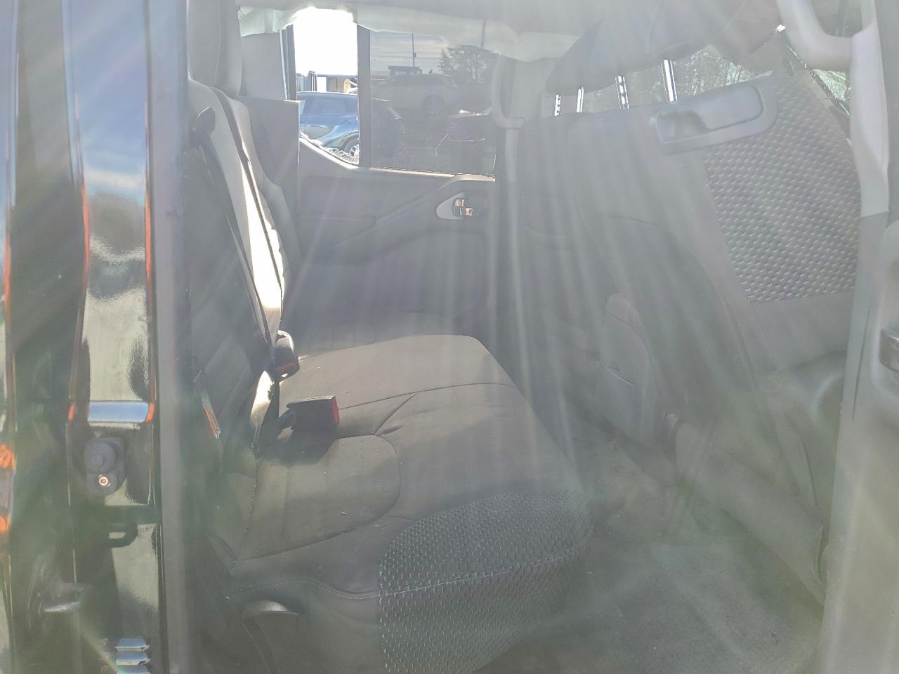 Nissan Frontier S Image 3