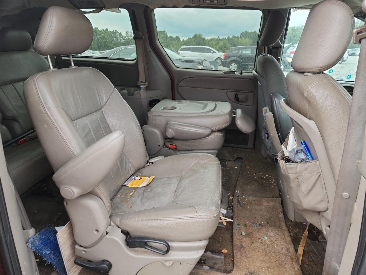 Chrysler Town & Country Lxi Image 12