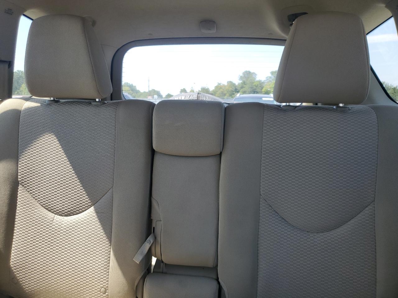 Toyota RAV4 Image 12