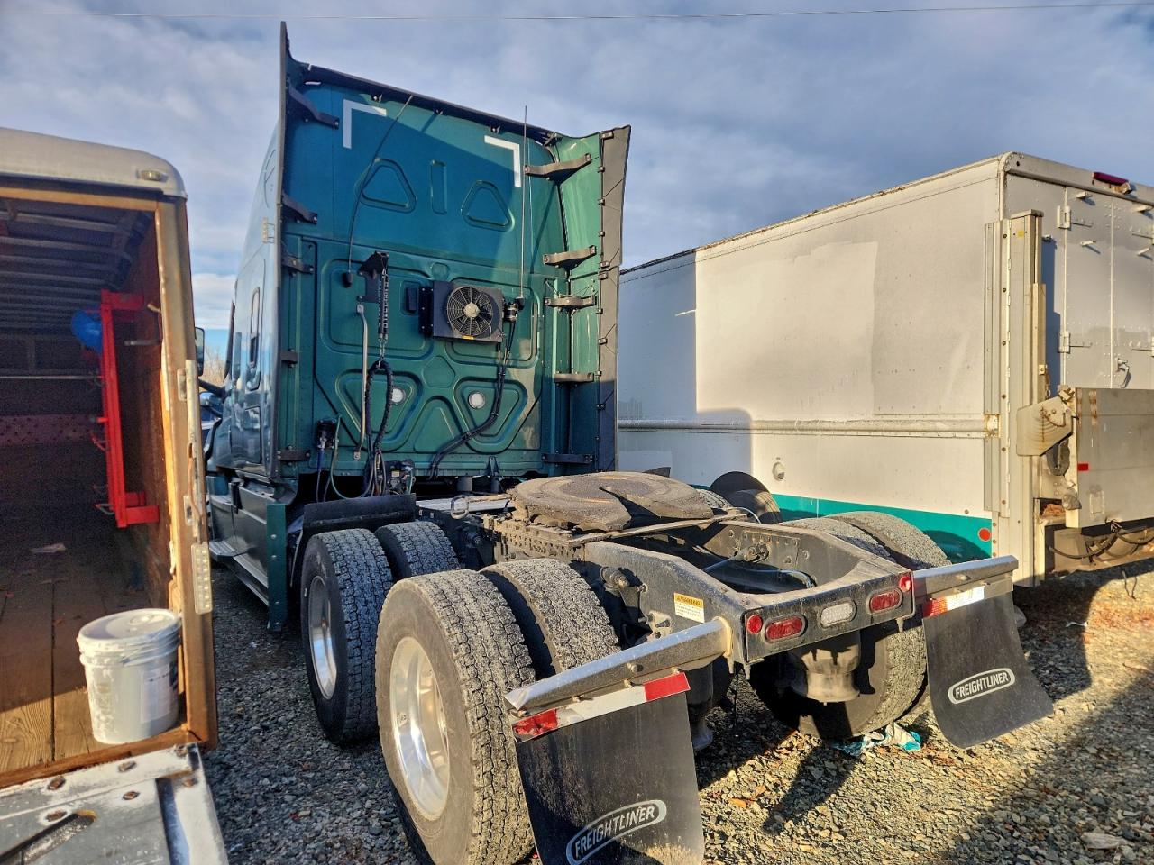 Freightliner Cascadia 1 Image 2
