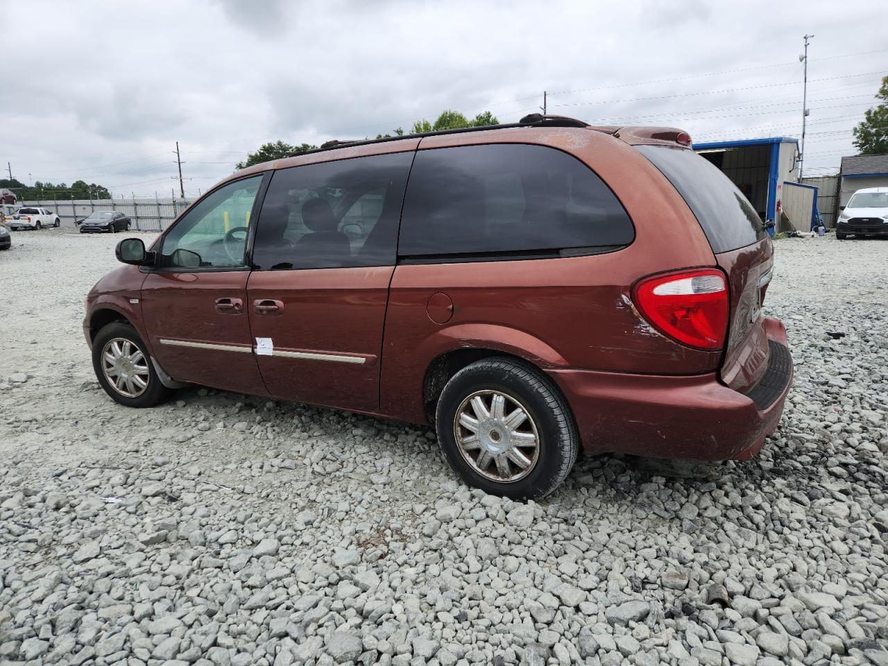 Chrysler Town & Country Touring Image 6