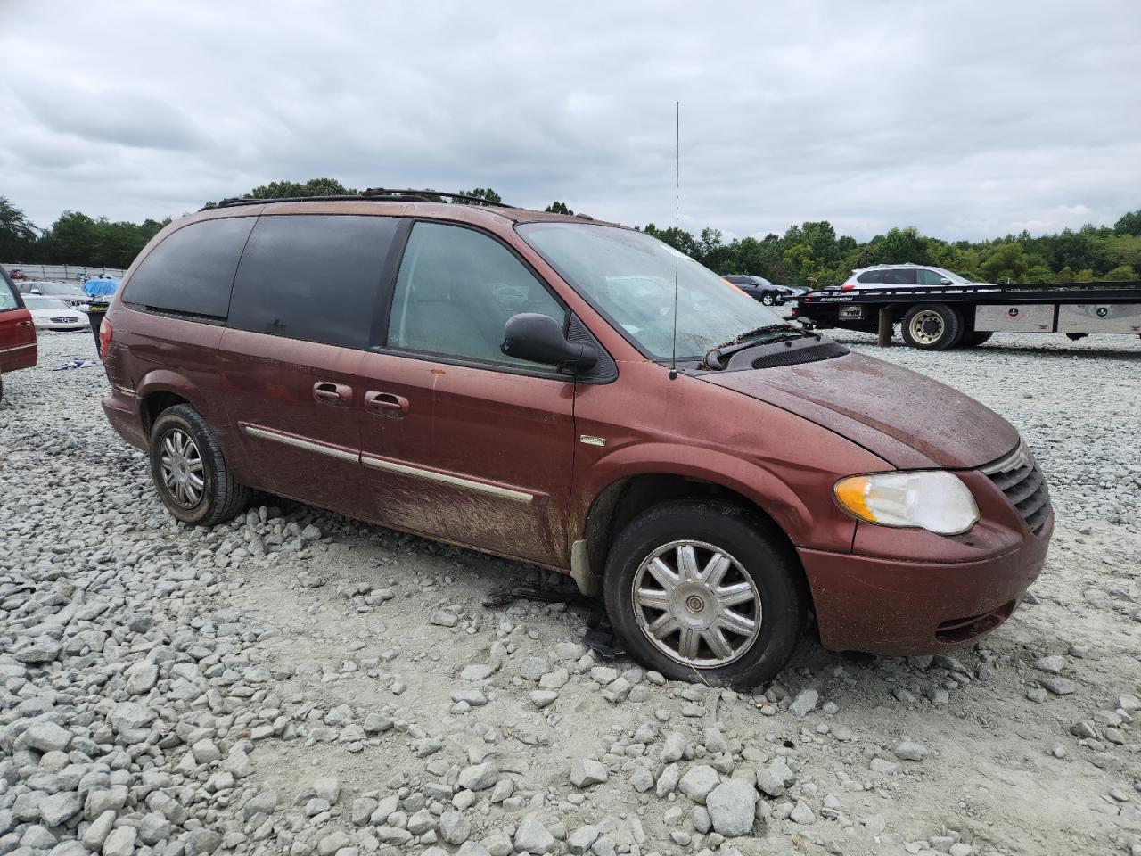 Chrysler Town & Country Touring Image 8