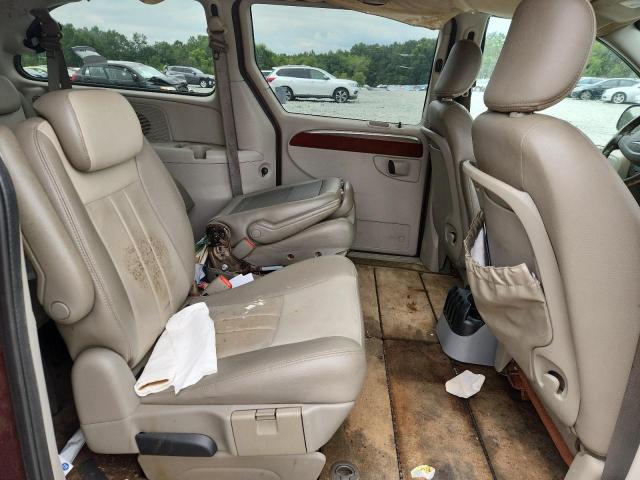 Chrysler Town & Country Touring Image 7