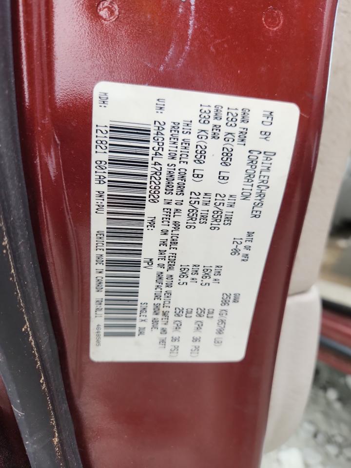 Chrysler Town & Country Touring Image 9