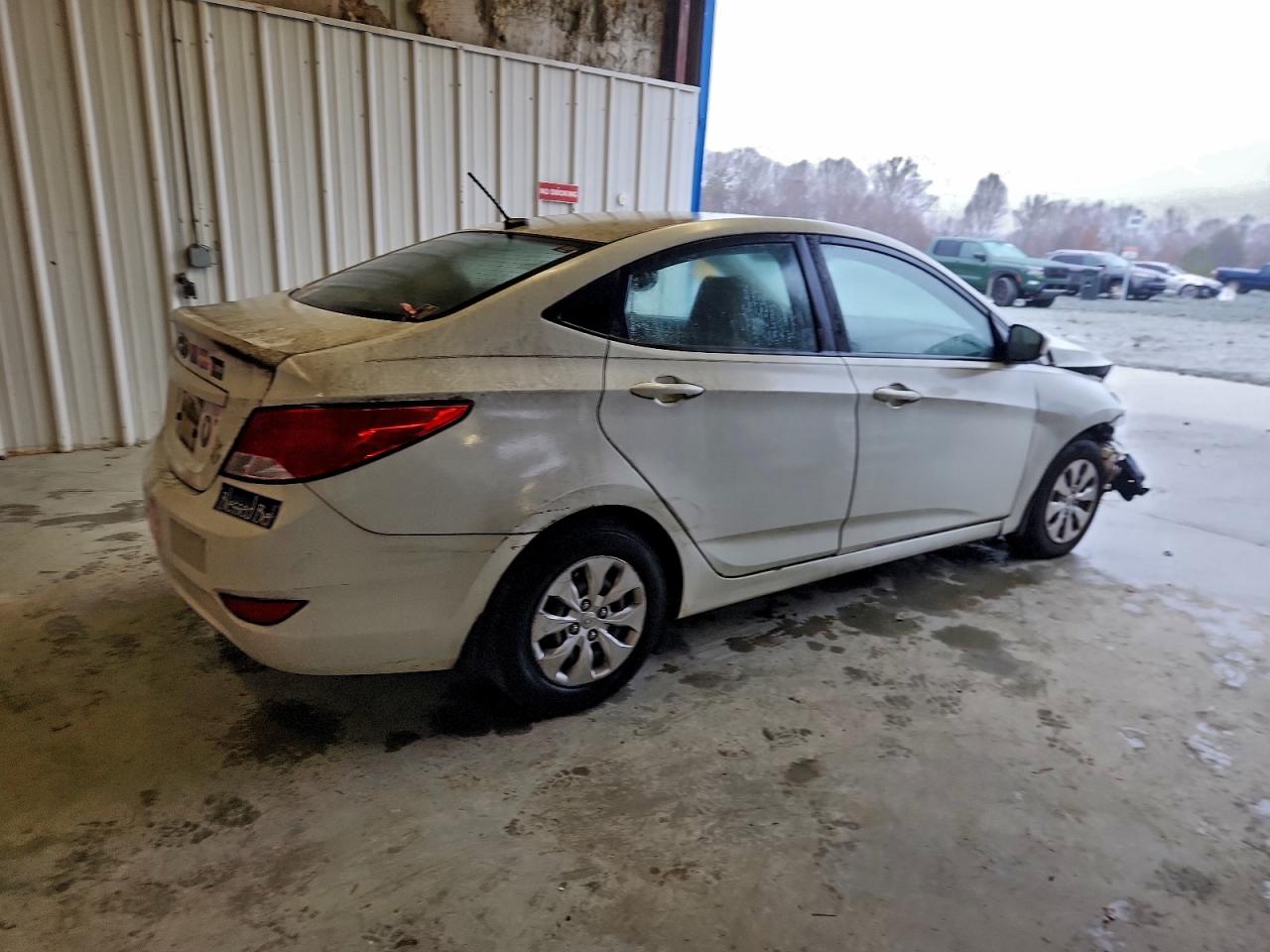 Hyundai ACCENT Gls Image 2