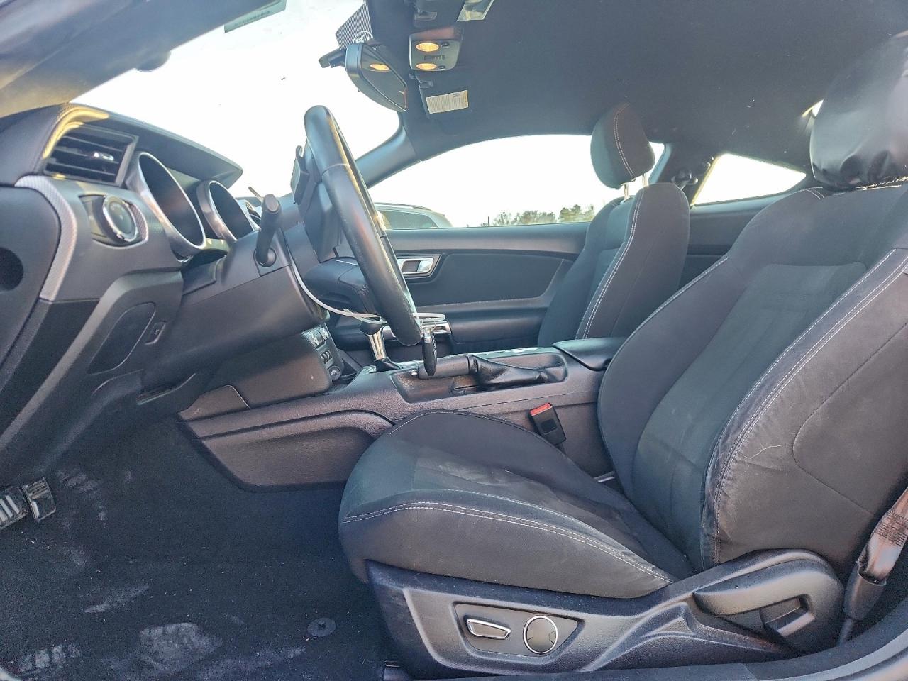 Ford Mustang Gt Image 2