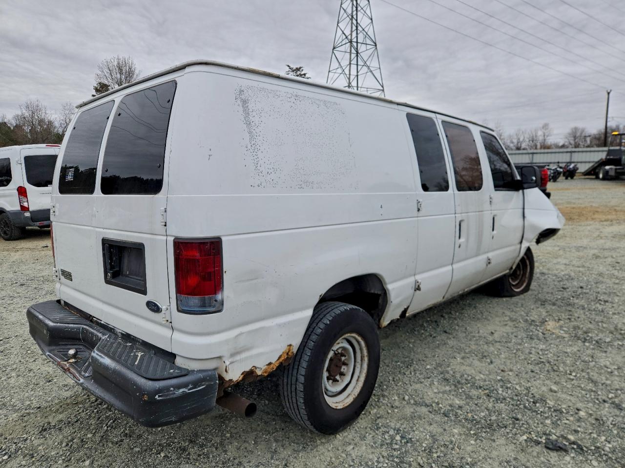 Ford Econoline E350 Super Duty Van Image 13