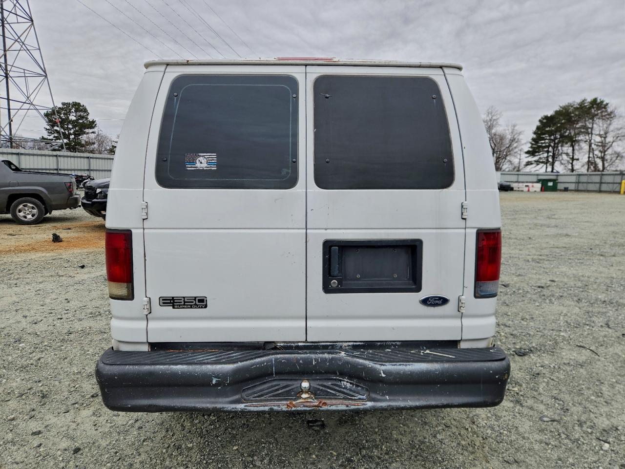 Ford Econoline E350 Super Duty Van Image 3