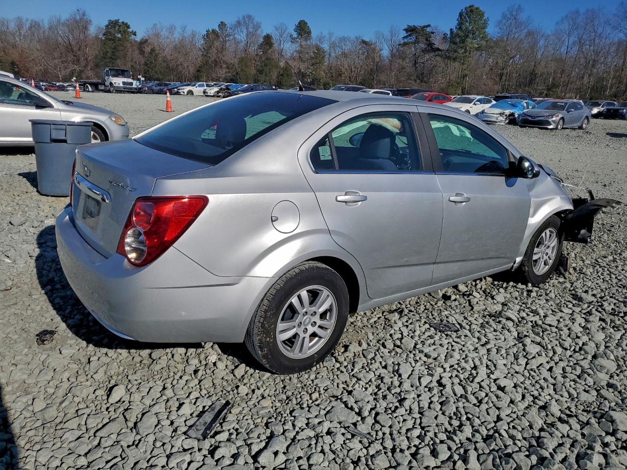 Chevrolet Sonic Lt Image 2