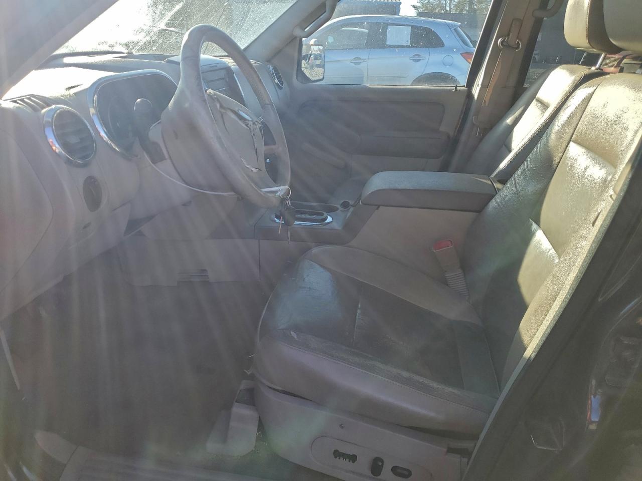 Ford Explorer Xlt Image 3