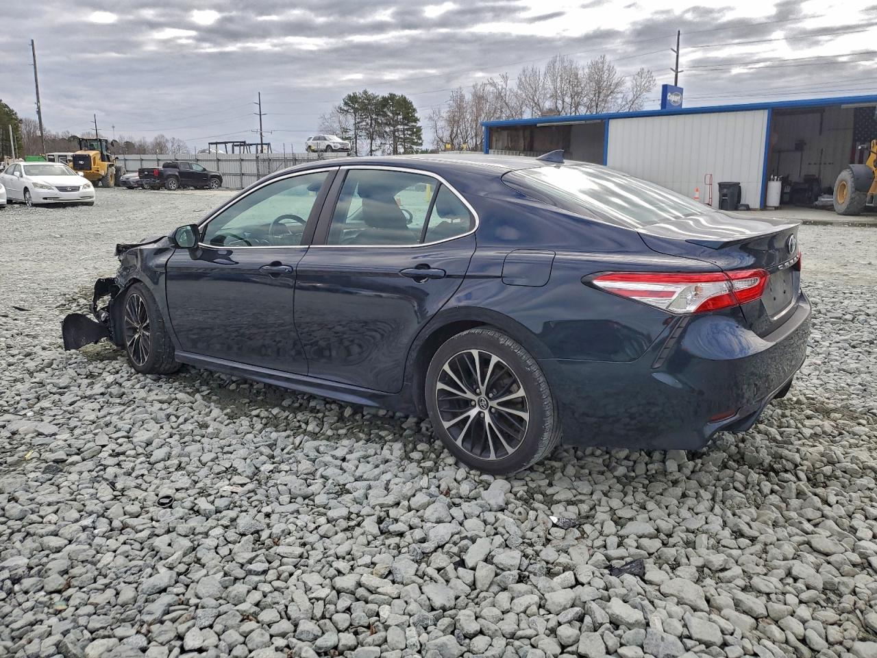 Toyota Camry Se Image 2