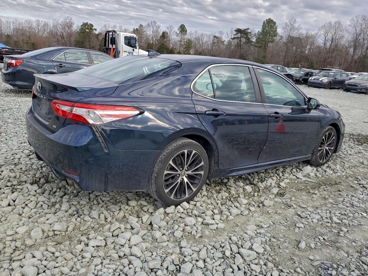 Toyota Camry Se Image 3