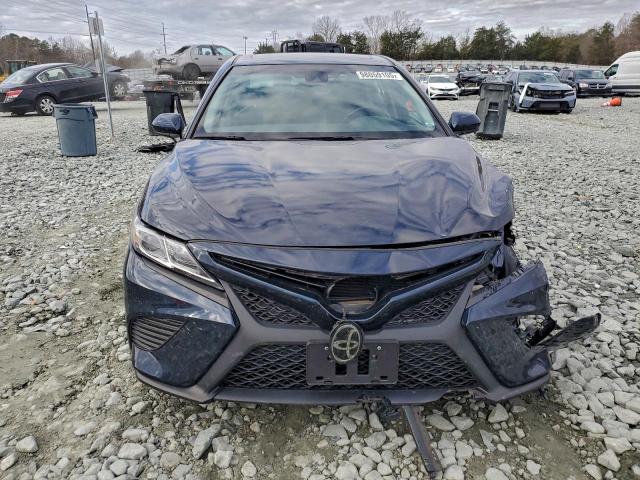 Toyota Camry Se Image 7