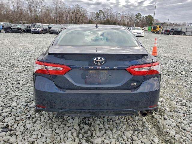 Toyota Camry Se Image 9