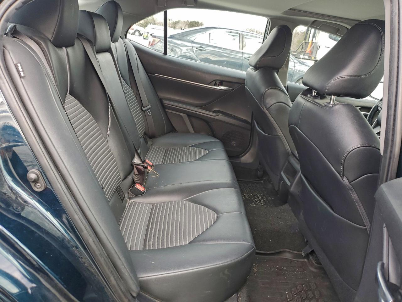 Toyota Camry Se Image 5