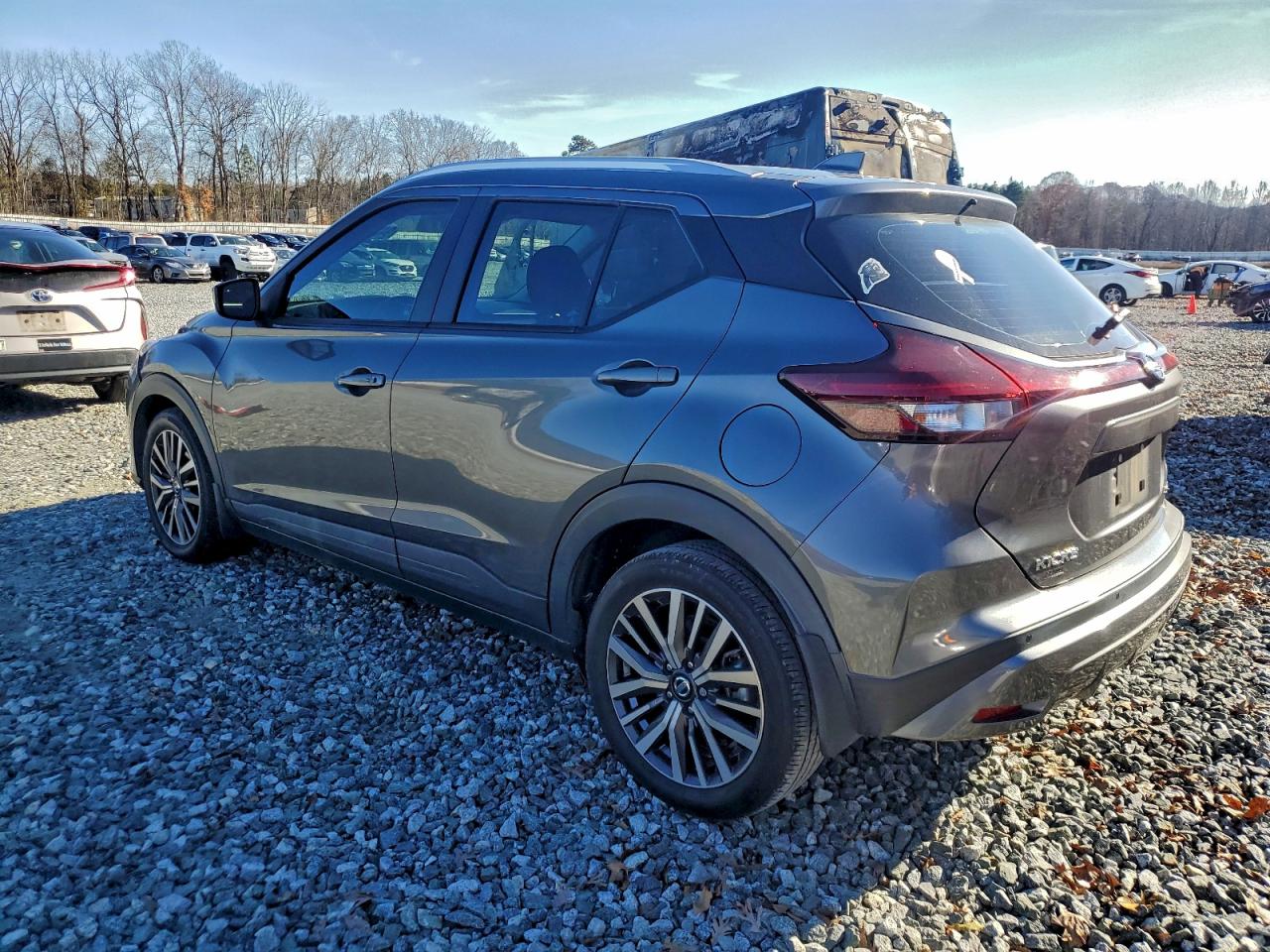 Nissan Kicks Sv Image 12