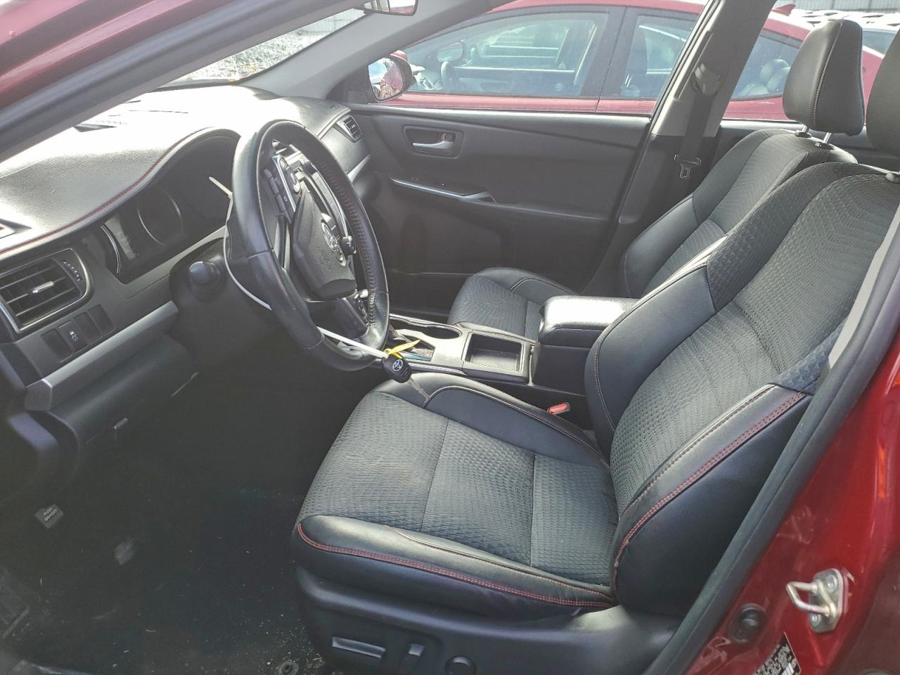 Toyota Camry Le Image 8