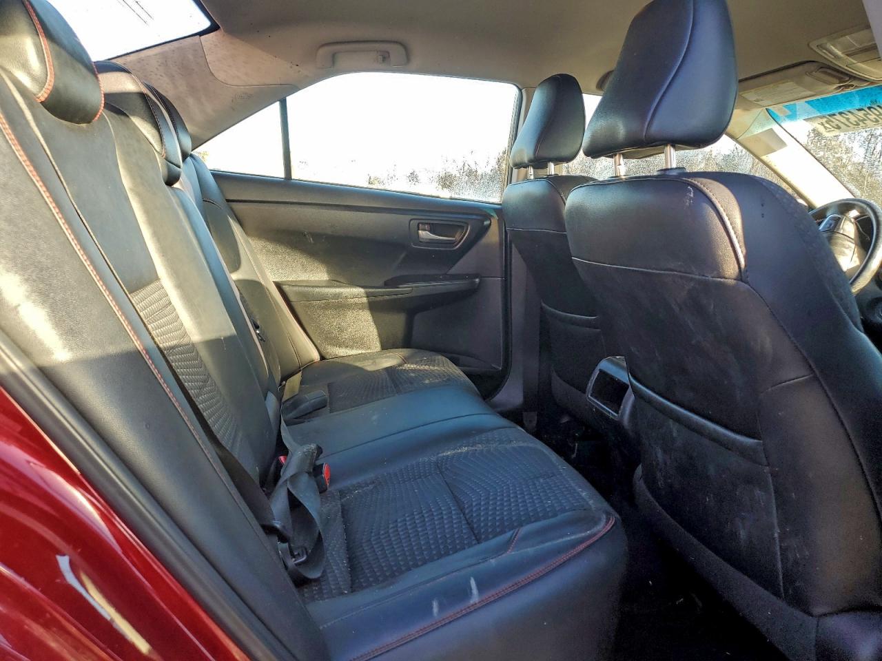 Toyota Camry Le Image 6