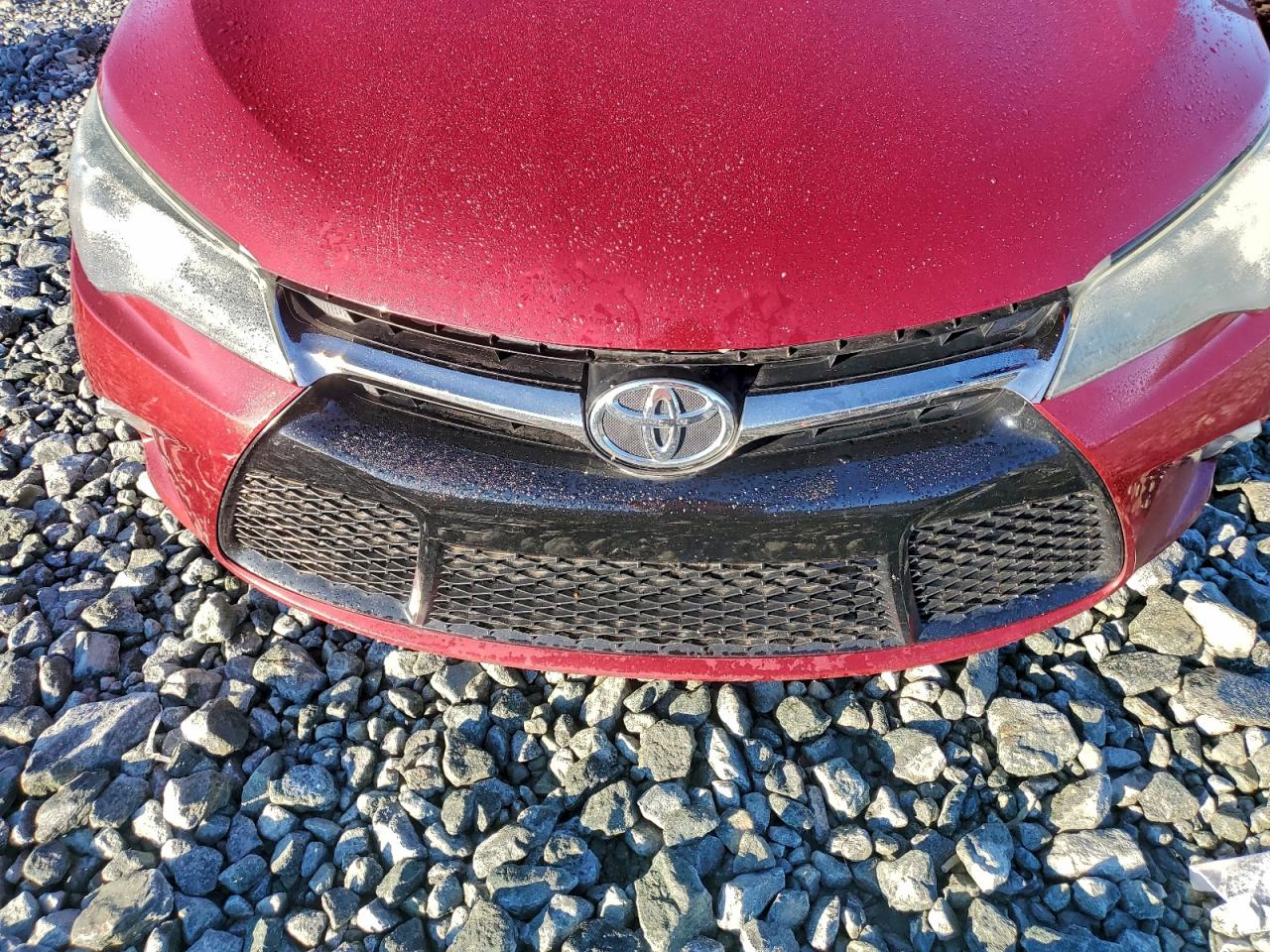 Toyota Camry Le Image 10