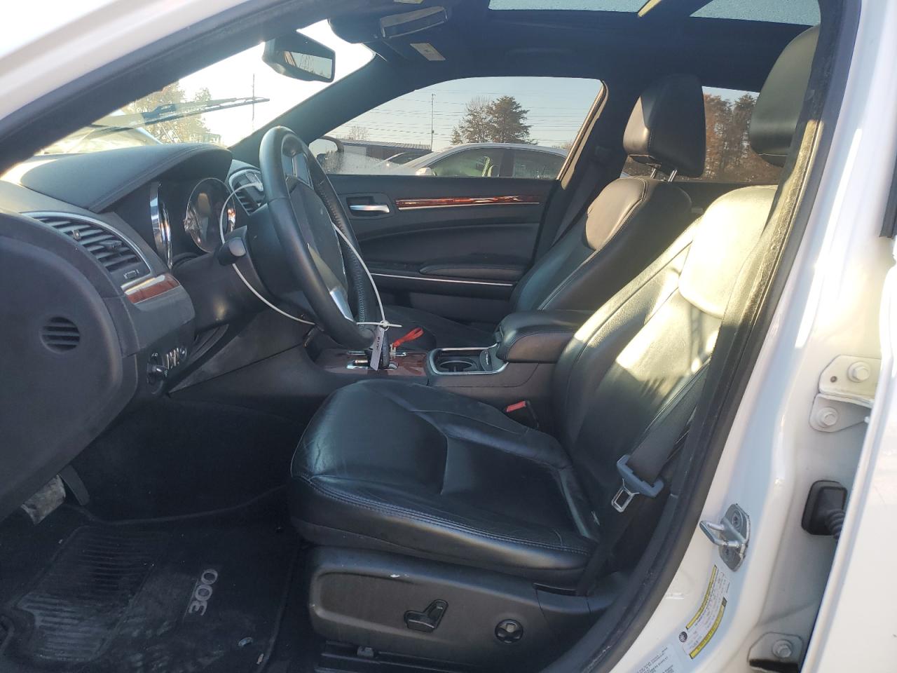 Chrysler 300 Image 4