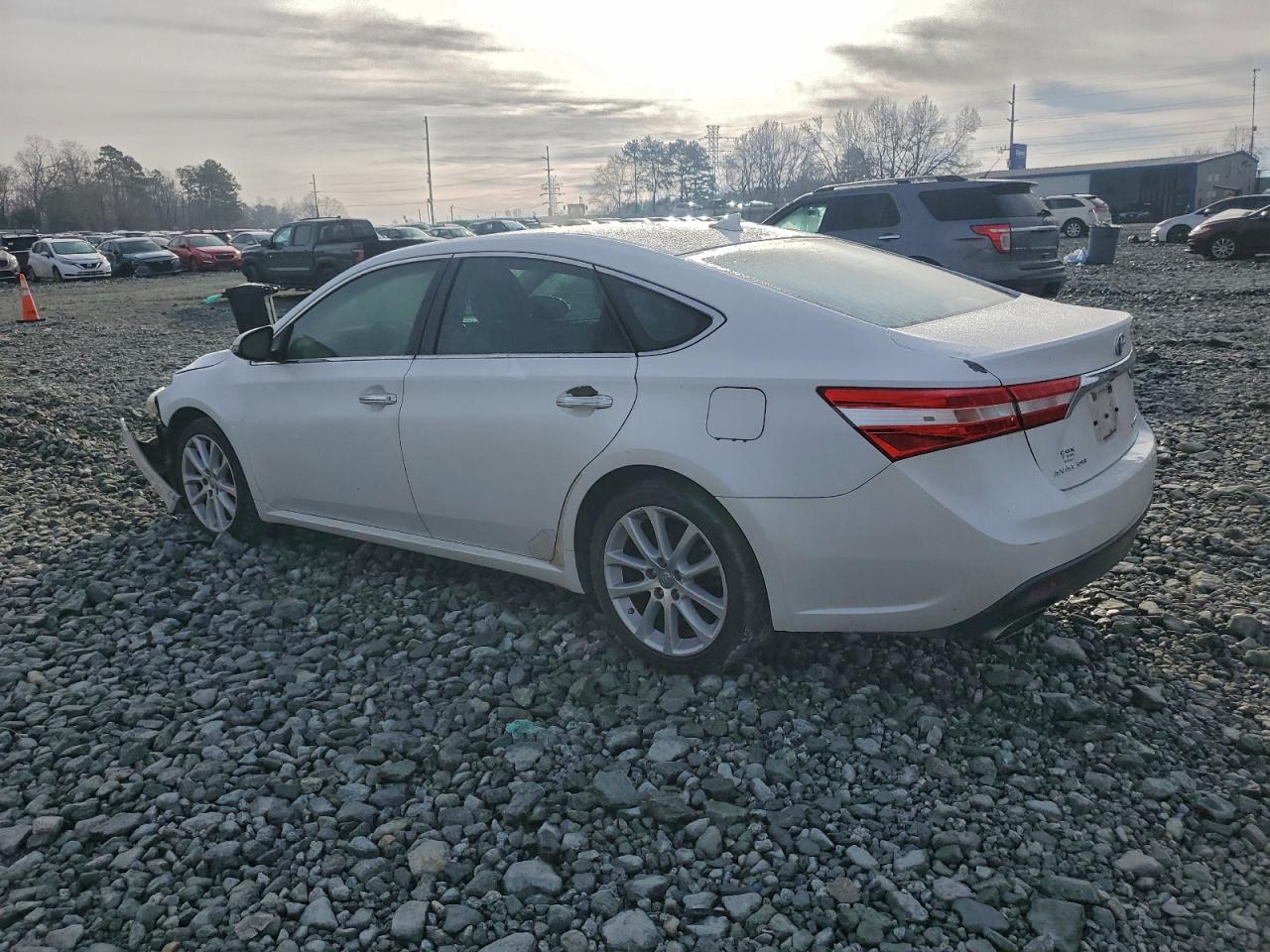 Toyota Avalon Xle Image 2