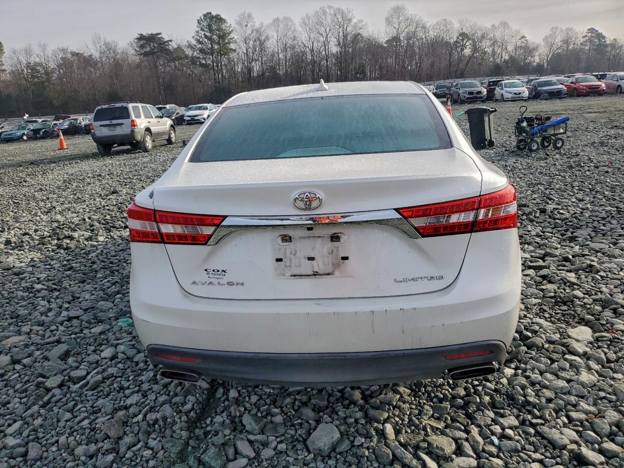 Toyota Avalon Xle Image 3