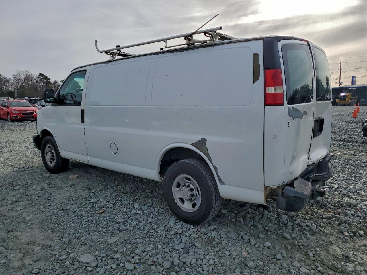 Chevrolet Express Image 2