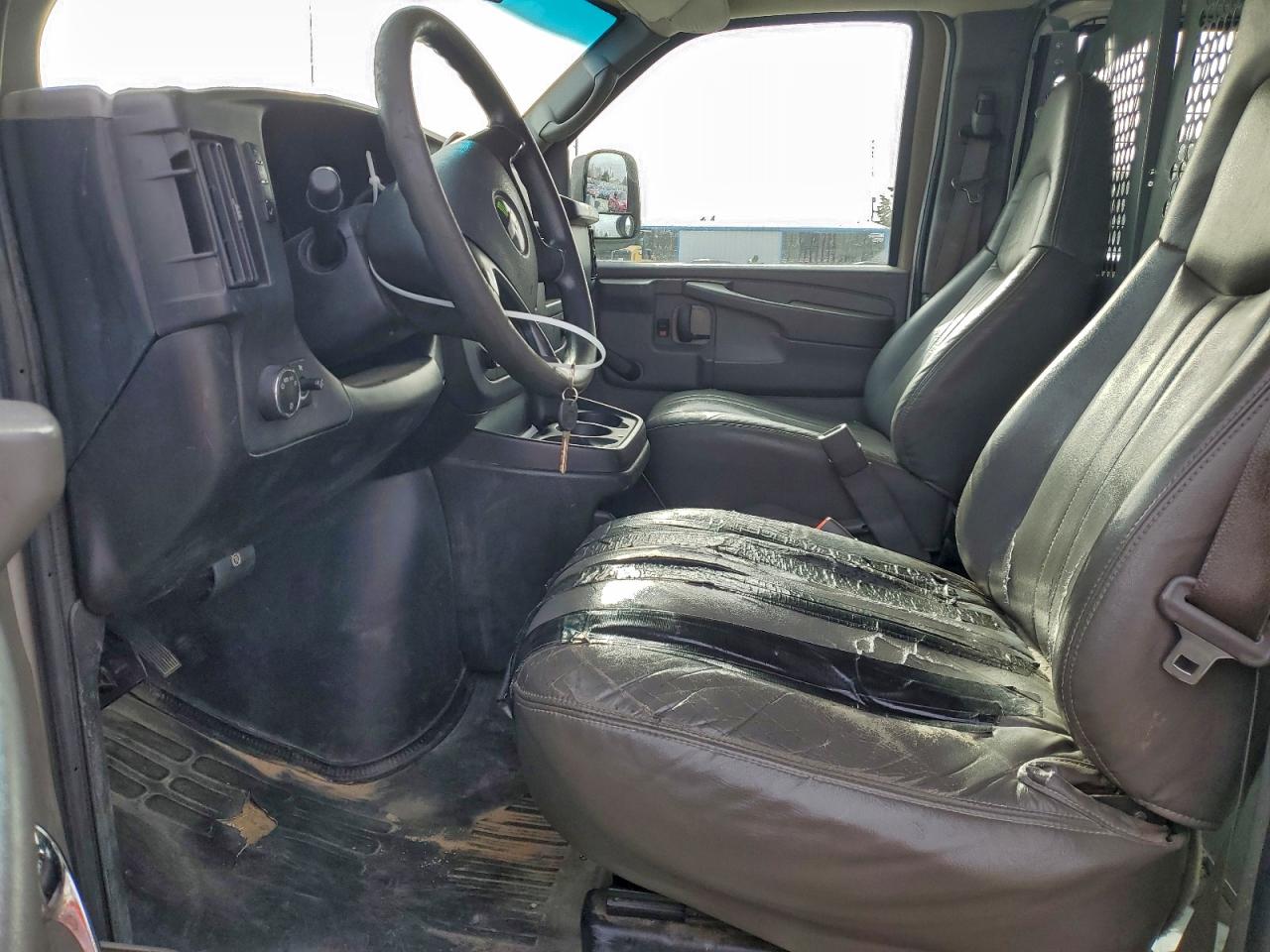 Chevrolet Express Image 10