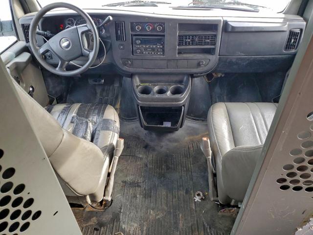 Chevrolet Express Image 4