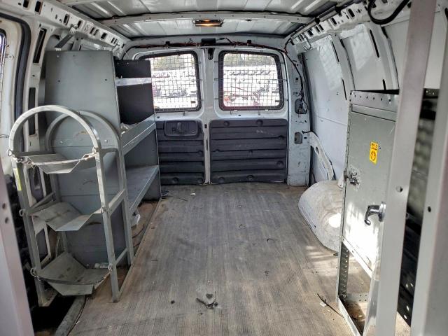 Chevrolet Express Image 12