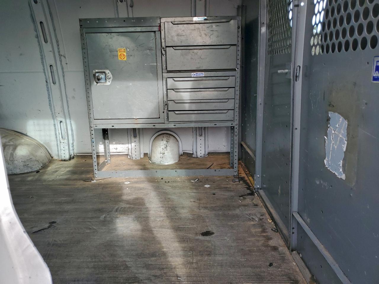 Chevrolet Express Image 8