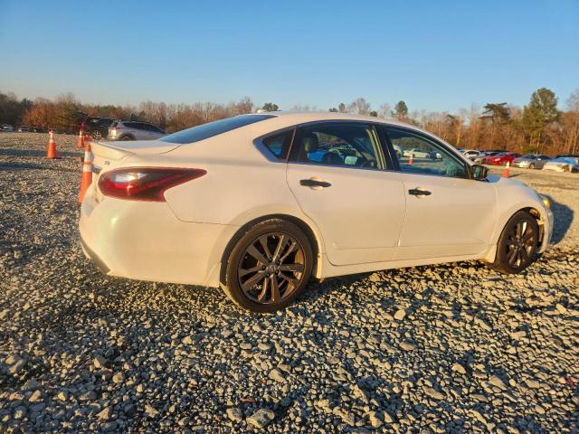 Nissan Altima 2.5 Image 8