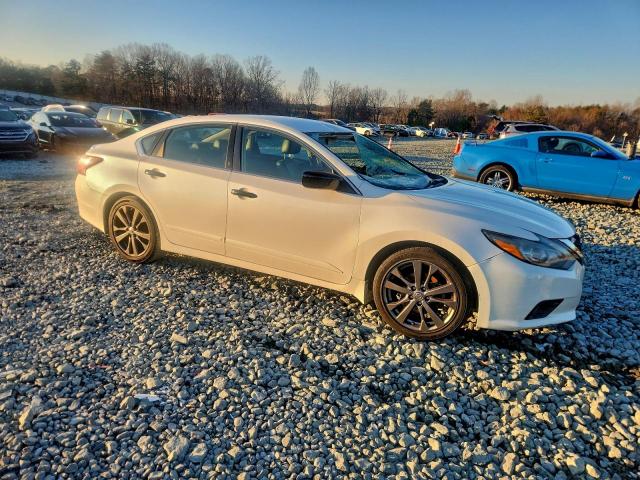 Nissan Altima 2.5 Image 9