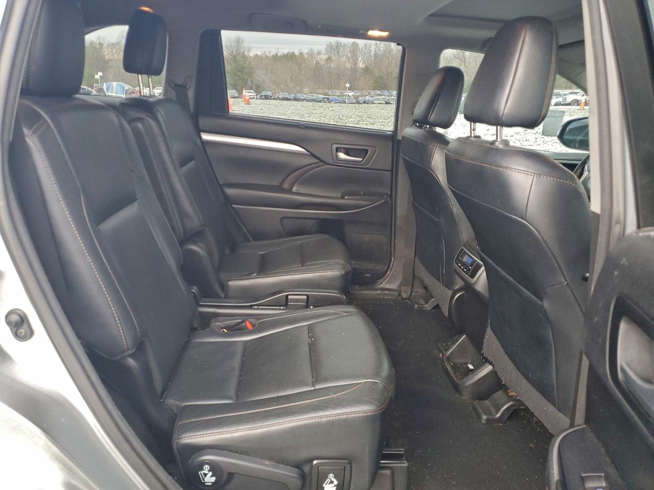 Toyota Highlander Se Image 8