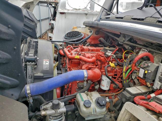 Freightliner M2 106 Medium Duty Image 4