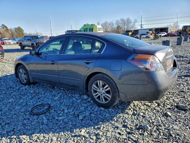 Nissan Altima Base Image 2